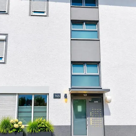 Luxx Rv-modernes 3-zimmer-apartment-parkplatz アパート